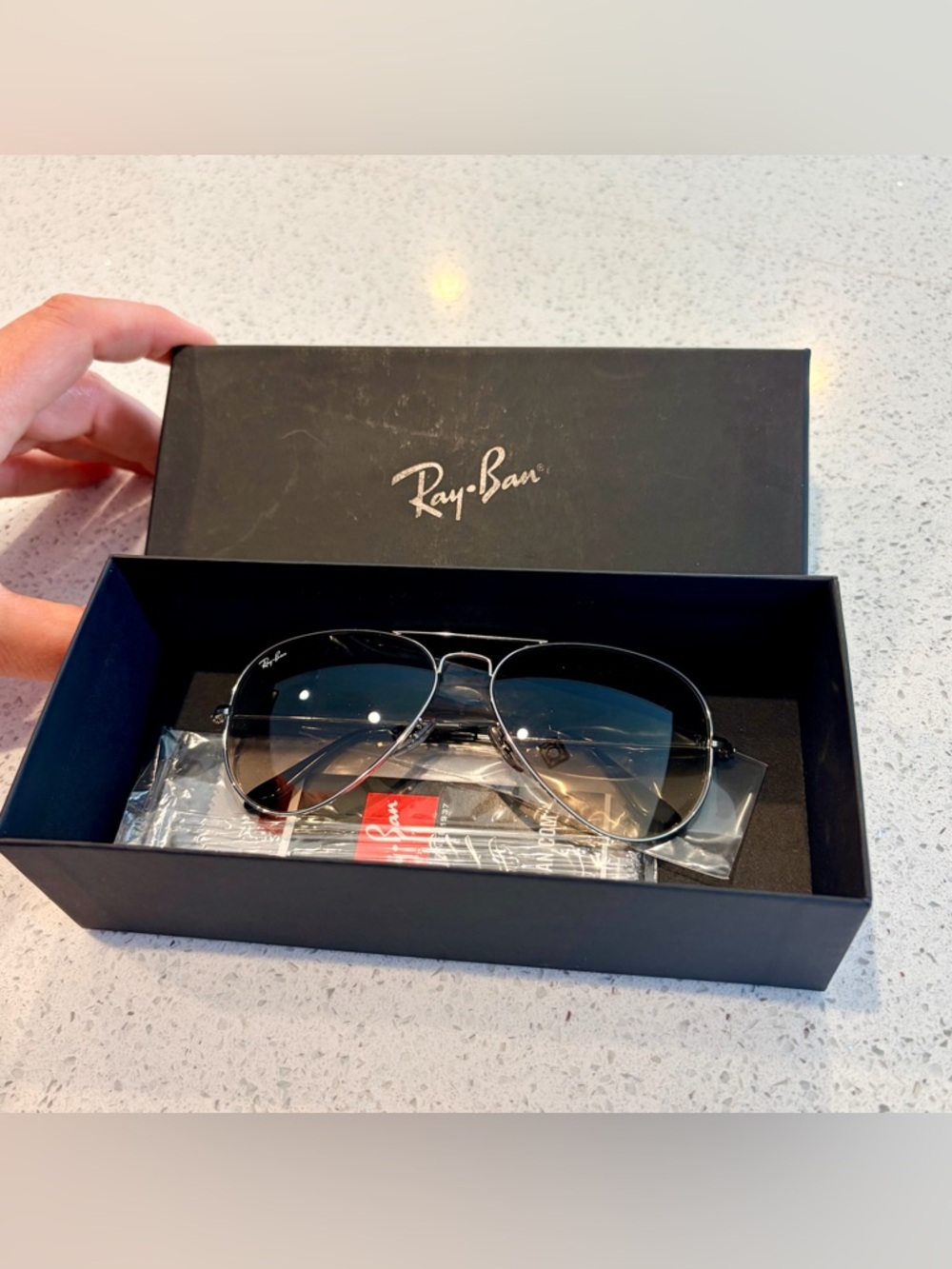 Ray-Ban Aviator Sunglasses Silver Frame with Gray Gradient Lenses, NWT - Picture 2 of 3